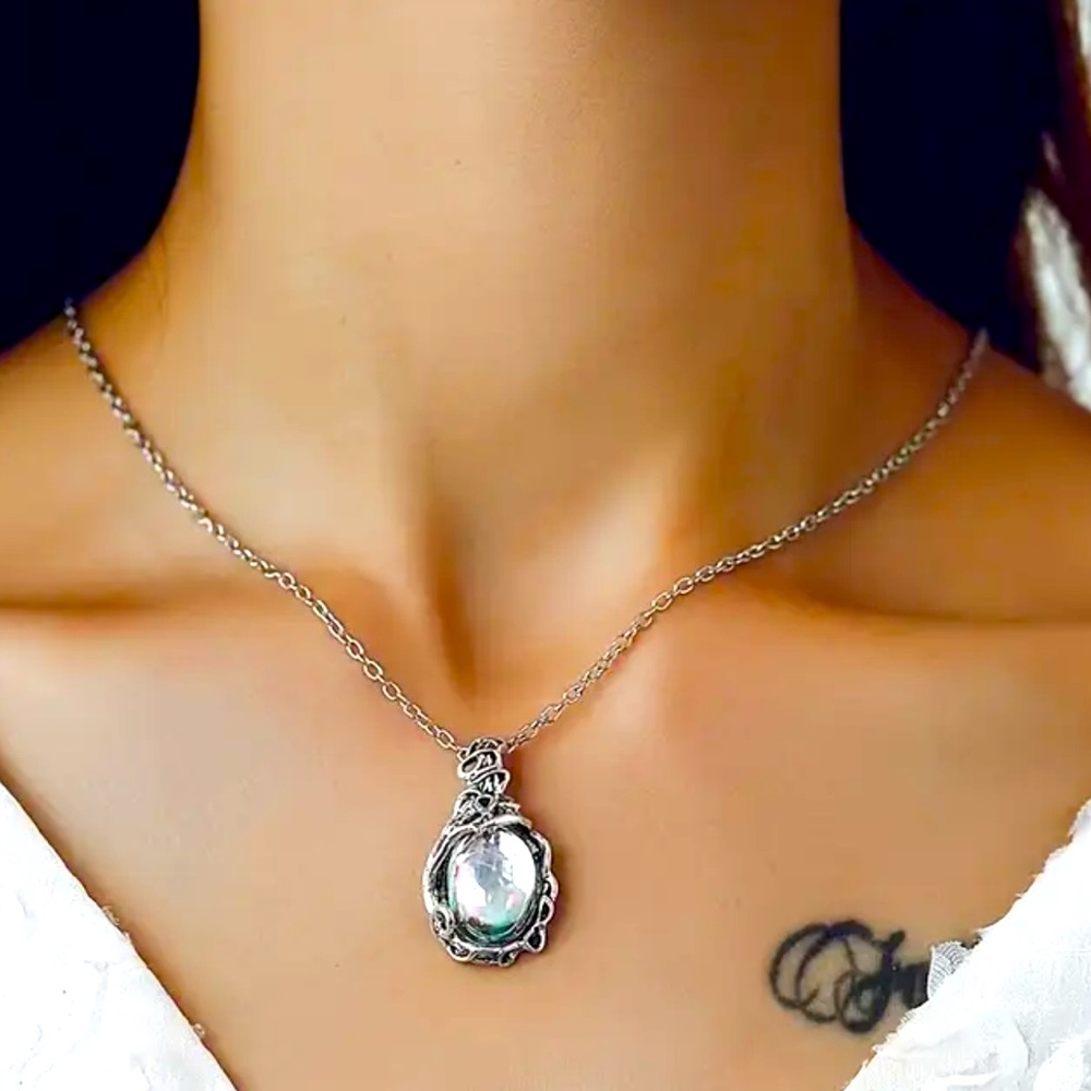 Vintage Moonstone Pendant Necklace.